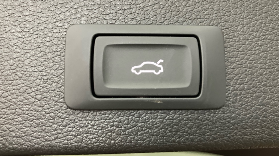 Audi Q2 30 TFSI 116 S Line 5dr Petrol Estate - Image 35