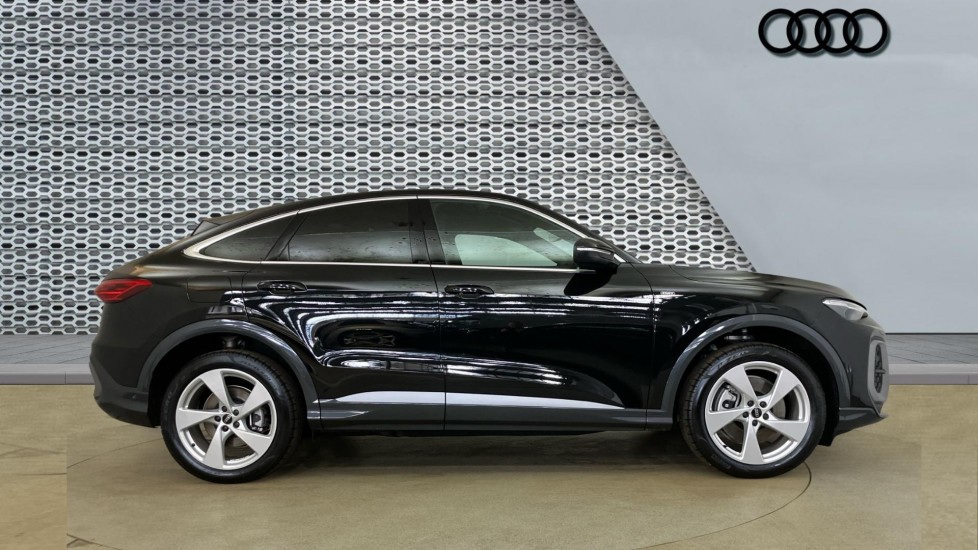 Audi Q5 2.0 TFSI e Quattro 299 S Line 5dr S Tronic Estate - Image 4