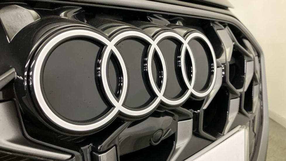 Audi Q5 2.0 TFSI e Quattro 299 S Line 5dr S Tronic Estate - Image 34