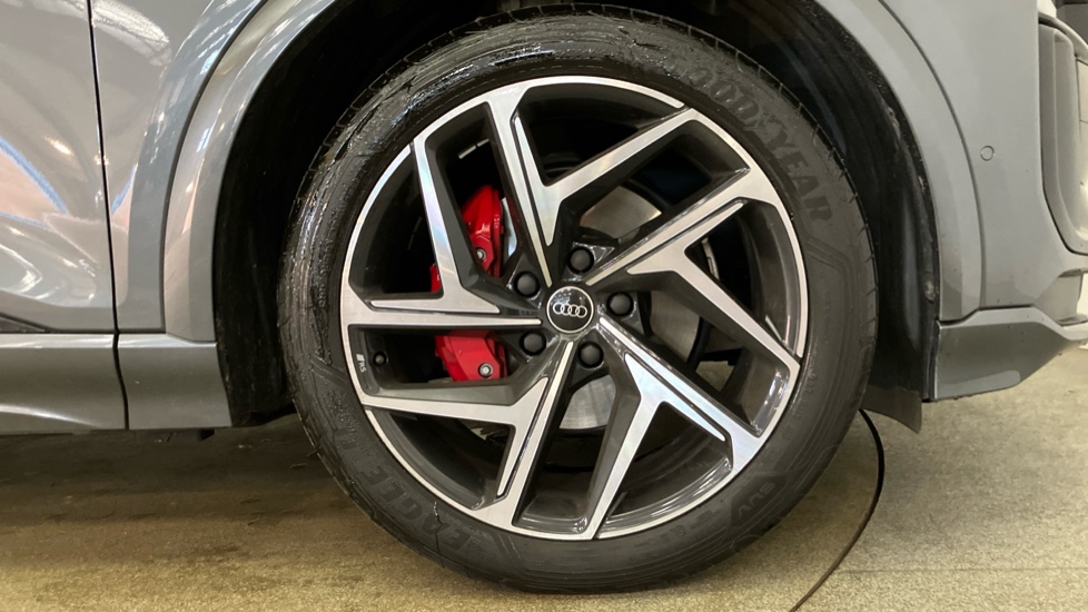 Audi Q6 185kW 83kWh Edition 1 5dr Auto Electric Hatchback - Image 5