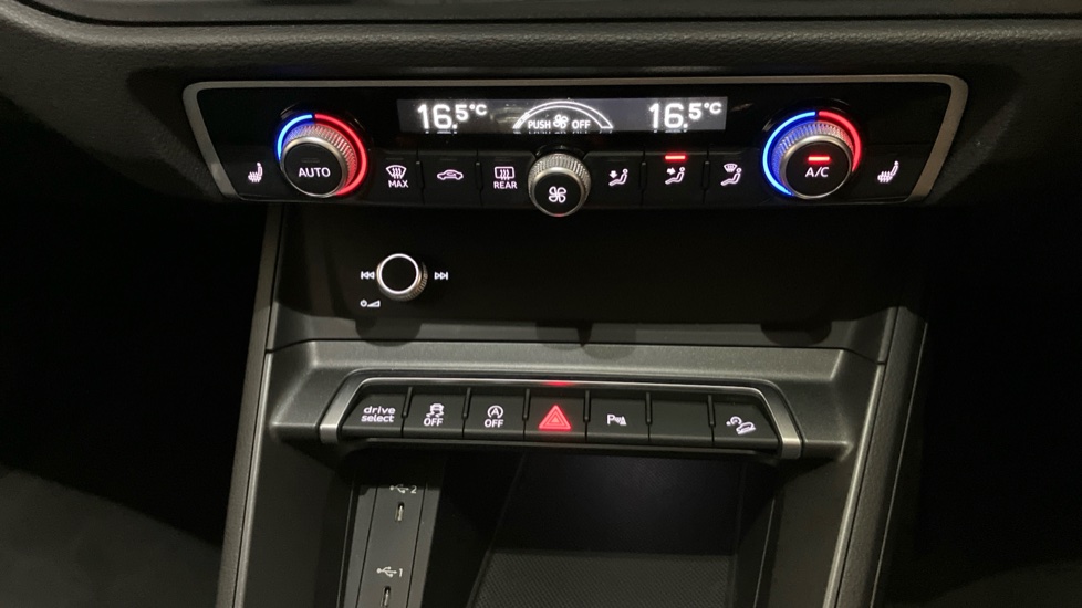 Audi Q3 35 TFSI Black Edition 5dr S Tronic [C+S Pack] Petrol Estate - Image 13