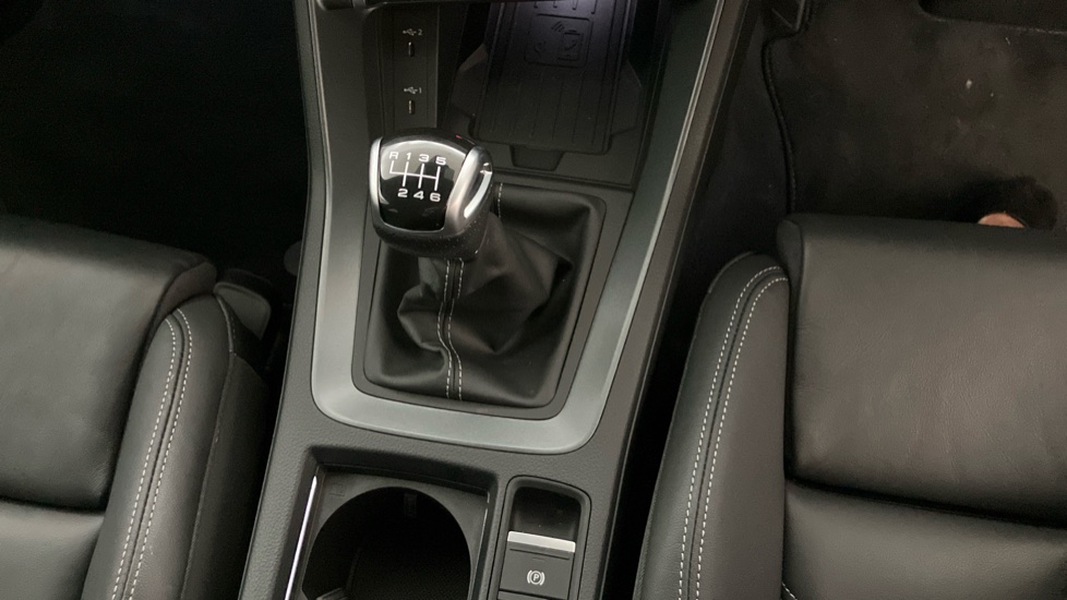 Audi Q3 35 TFSI S Line 5dr [Leather] Petrol Estate - Image 14