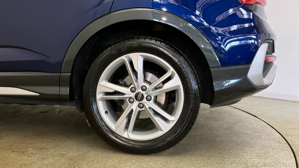 Audi Q3 35 TFSI S Line 5dr [Leather] Petrol Estate - Image 23