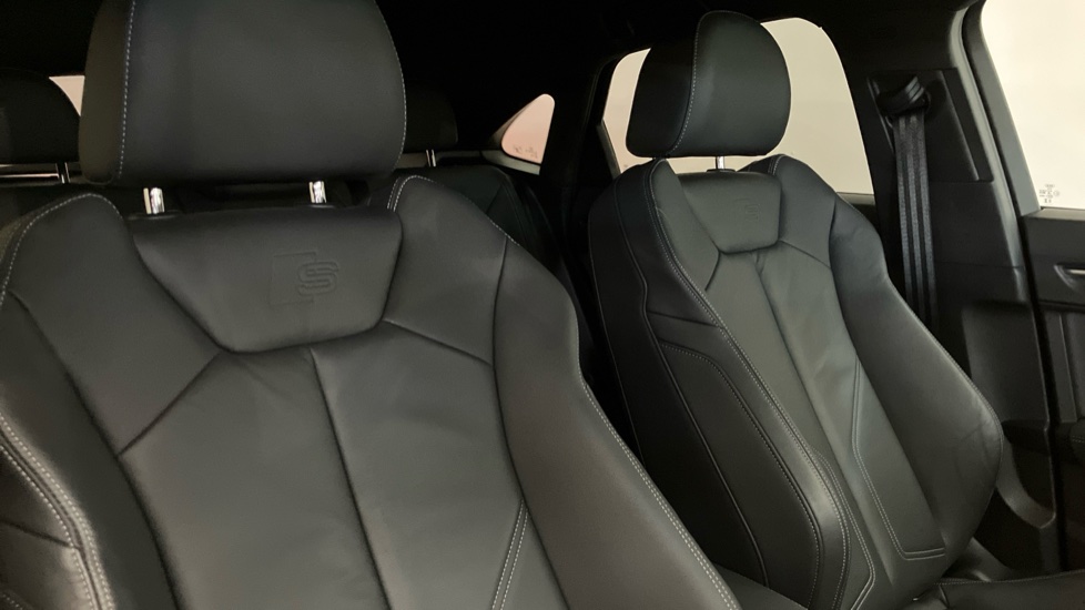 Audi Q3 35 TFSI S Line 5dr [Leather] Petrol Estate - Image 31