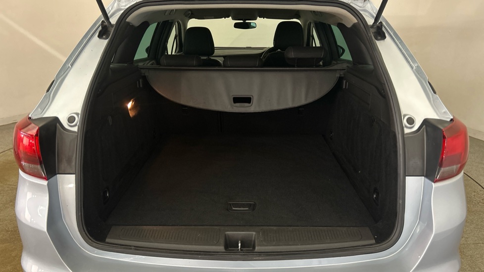 Vauxhall Astra 1.0T ecoTEC Tech Line Nav 5dr Petrol Estate - Image 4