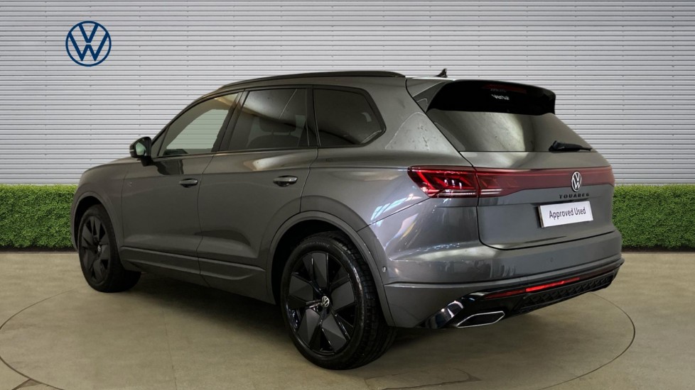 Volkswagen Touareg 3.0 V6 TDI 4Motion 286 Black Edition 5dr Tip Auto Diesel Estate - Image 3