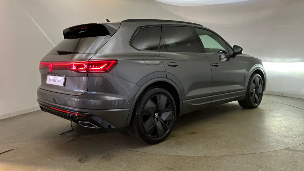 Volkswagen Touareg 3.0 V6 TDI 4Motion 286 Black Edition 5dr Tip Auto Diesel Estate - Image 45