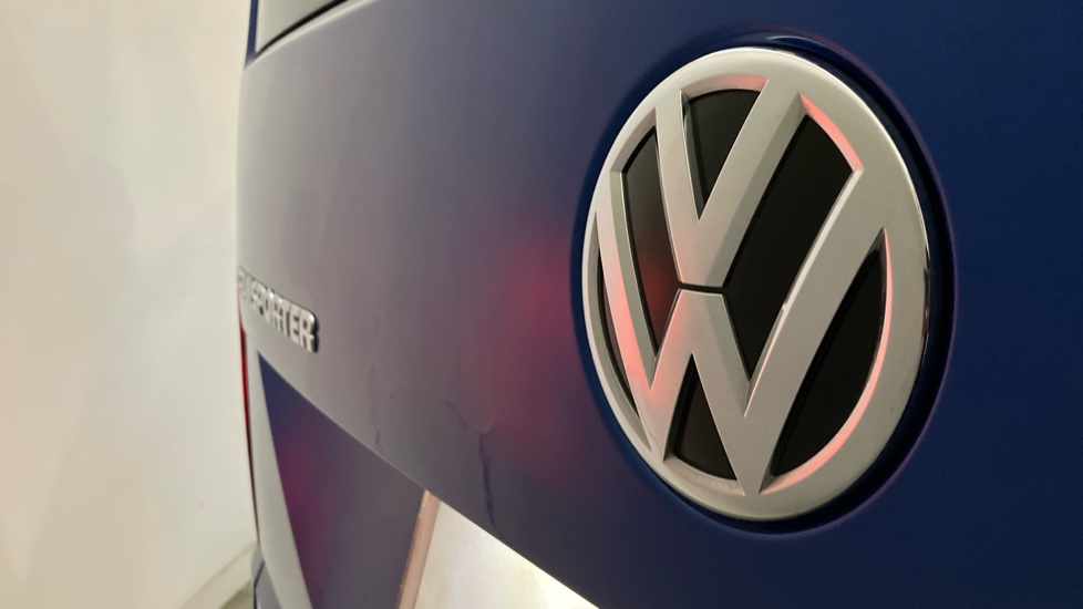 Volkswagen Transporter T32 Lwb Diesel 2.0 TDI 150 Highline Kombi Van - Image 25