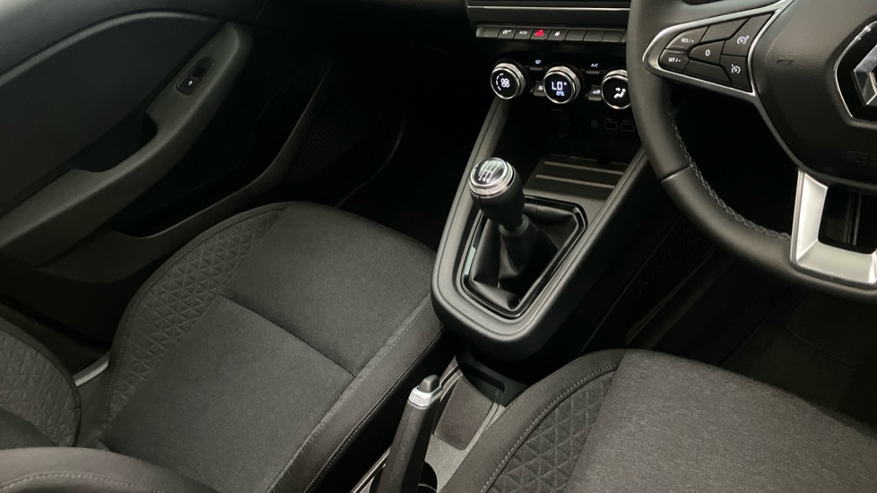 Renault Clio 1.0 TCe 90 Evolution 5dr Petrol Hatchback - Image 14