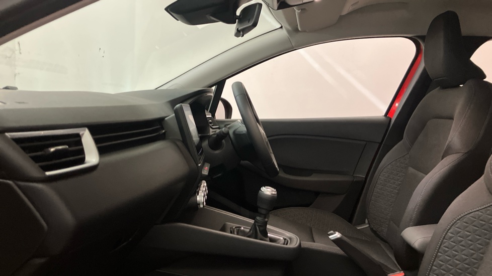 Renault Clio 1.0 TCe 90 Evolution 5dr Petrol Hatchback - Image 22