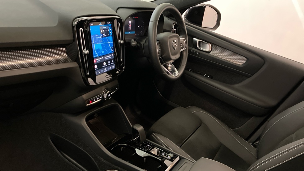 Volvo XC40 2.0 B4P Plus Dark 5dr Auto Petrol Estate - Image 2