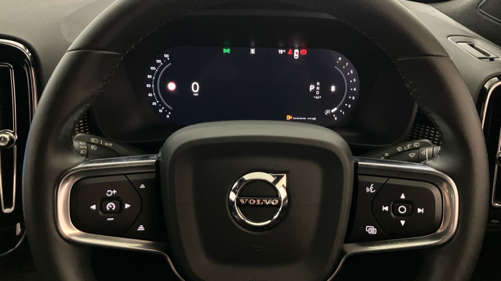 Volvo XC40 2.0 B4P Plus Dark 5dr Auto Petrol Estate - Image 10