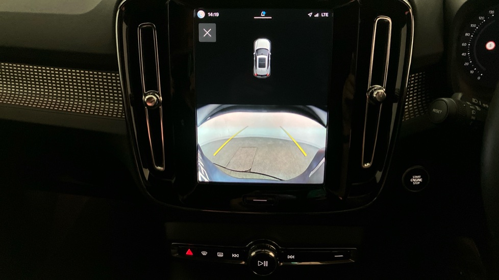 Volvo XC40 2.0 B4P Plus Dark 5dr Auto Petrol Estate - Image 21