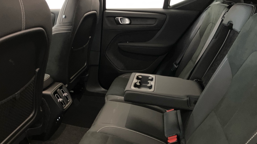 Volvo XC40 2.0 B4P Plus Dark 5dr Auto Petrol Estate - Image 25