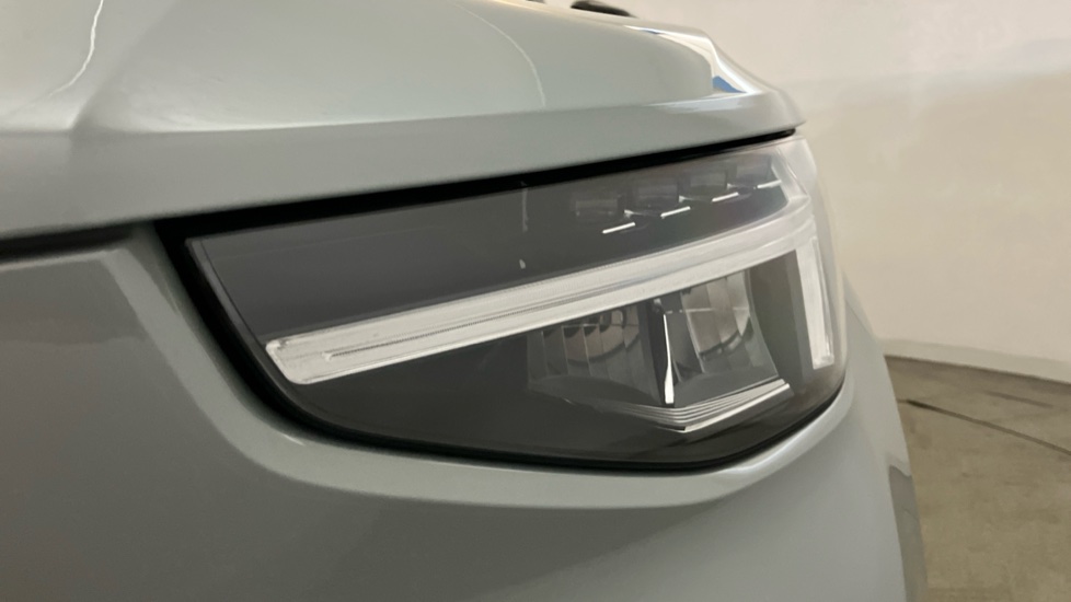 Volvo XC40 2.0 B4P Plus Dark 5dr Auto Petrol Estate - Image 34