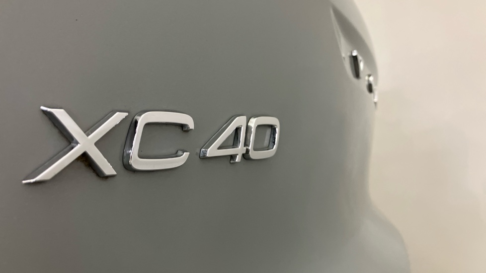 Volvo XC40 2.0 B4P Plus Dark 5dr Auto Petrol Estate - Image 38