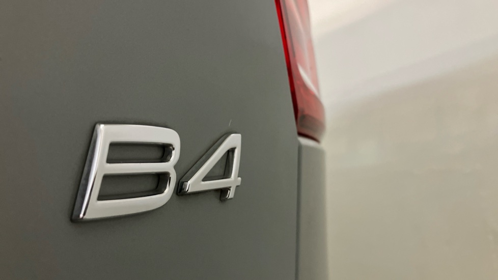 Volvo XC40 2.0 B4P Plus Dark 5dr Auto Petrol Estate - Image 39