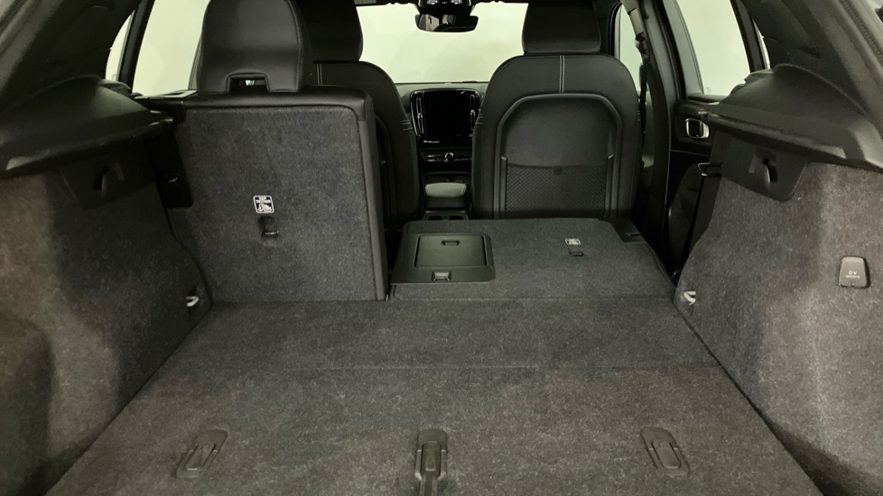 Volvo XC40 2.0 B4P Plus Dark 5dr Auto Petrol Estate - Image 41