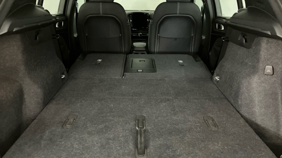 Volvo XC40 2.0 B4P Plus Dark 5dr Auto Petrol Estate - Image 42