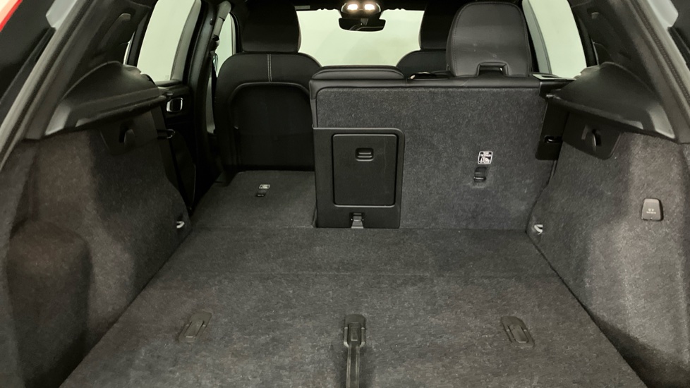 Volvo XC40 2.0 B4P Plus Dark 5dr Auto Petrol Estate - Image 43