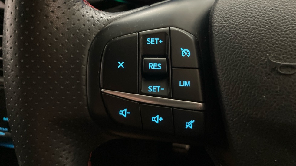 Ford Kuga 1.5 EcoBlue ST-Line Edition 5dr Diesel Estate - Image 17