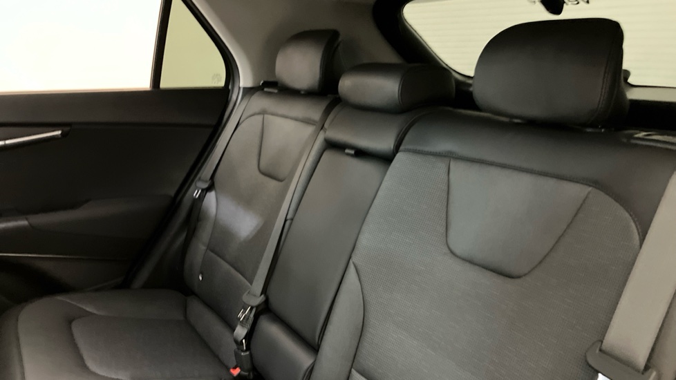 Kia Niro 1.6 GDi 127 Hybrid 4 5dr DCT Hybrid Estate - Image 16