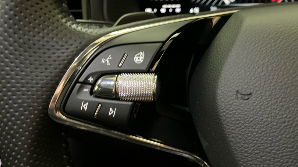 Skoda Karoq 2.0 TSI Sportline 4x4 5dr DSG Petrol Estate - Image 17