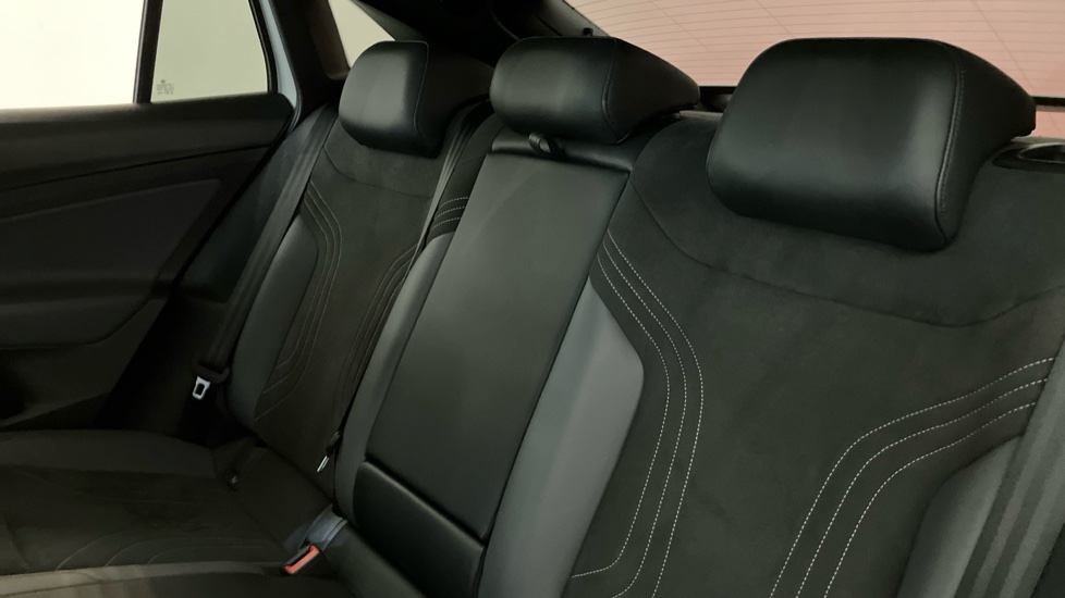 Volkswagen ID.5 150kW Max Pro Performance 77kWh 5dr Auto Electric Coupe - Image 16