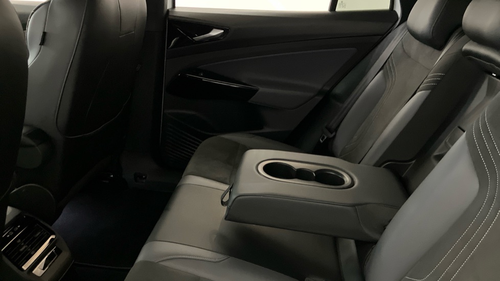 Volkswagen ID.5 150kW Max Pro Performance 77kWh 5dr Auto Electric Coupe - Image 24