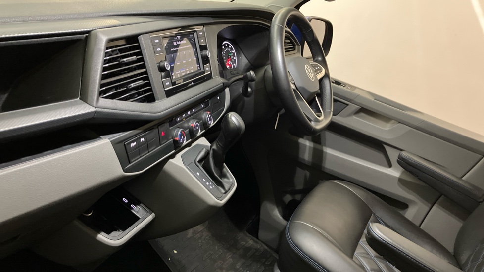 Volkswagen Transporter T32 Swb Diesel 2.0 TDI 150 Highline Kombi Van DSG - Image 2