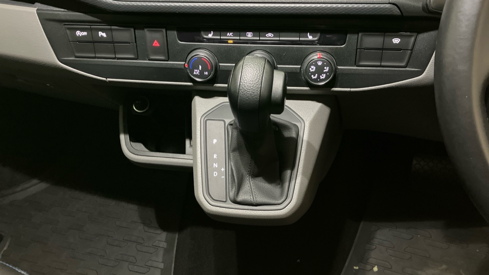 Volkswagen Transporter T32 Swb Diesel 2.0 TDI 150 Highline Kombi Van DSG - Image 14