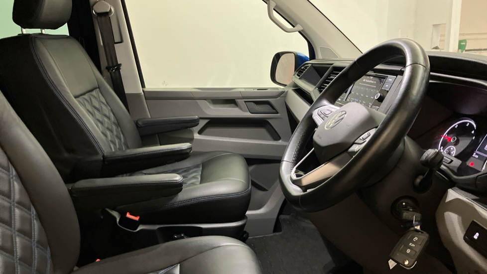 Volkswagen Transporter T32 Swb Diesel 2.0 TDI 150 Highline Kombi Van DSG - Image 15