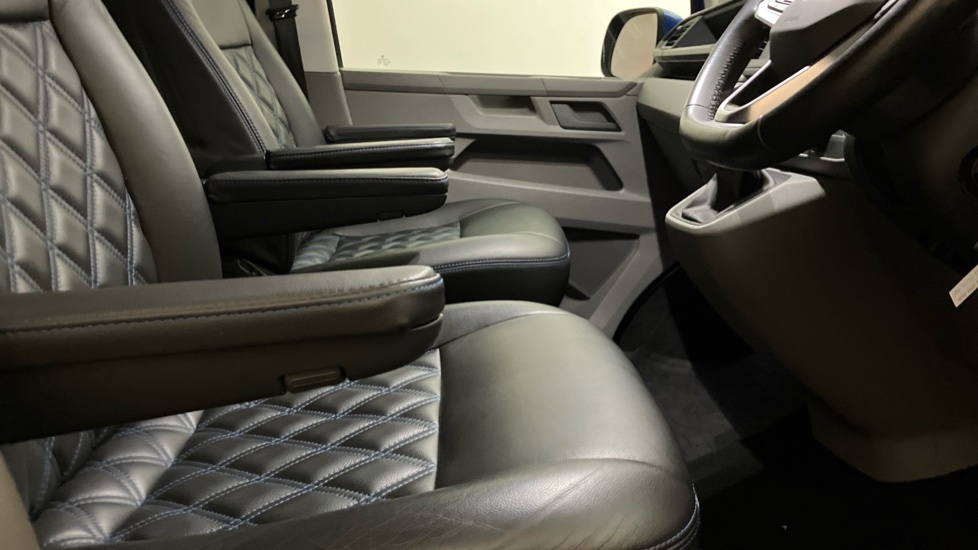 Volkswagen Transporter T32 Swb Diesel 2.0 TDI 150 Highline Kombi Van DSG - Image 27