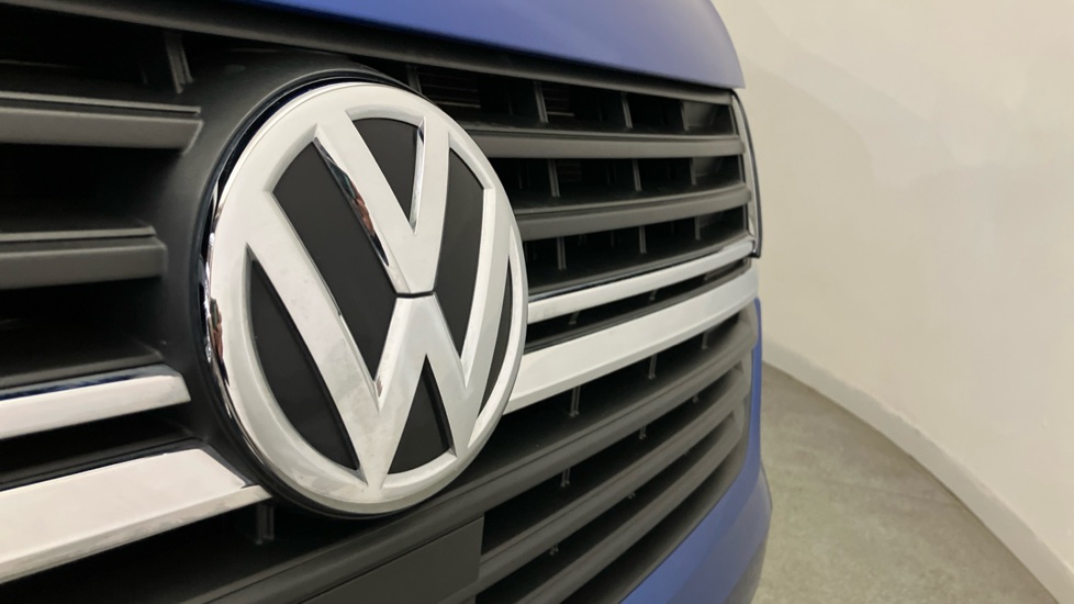 Volkswagen Transporter T32 Swb Diesel 2.0 TDI 150 Highline Kombi Van DSG - Image 28