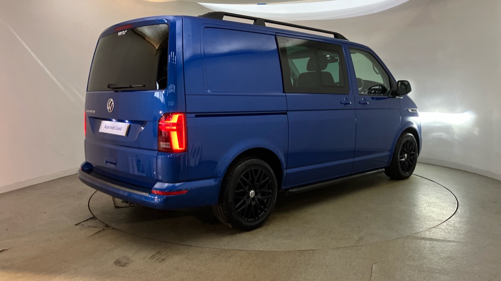 Volkswagen Transporter T32 Swb Diesel 2.0 TDI 150 Highline Kombi Van DSG - Image 30