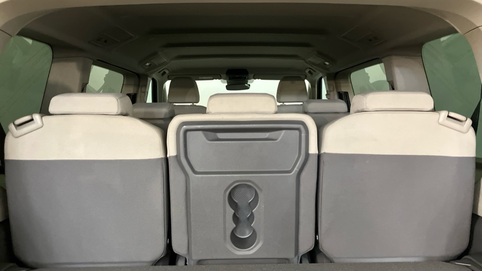 Volkswagen Multivan 2.0 TDI Life 5dr DSG Diesel Estate - Image 20