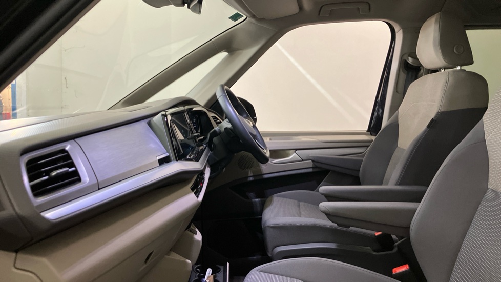 Volkswagen Multivan 2.0 TDI Life 5dr DSG Diesel Estate - Image 24