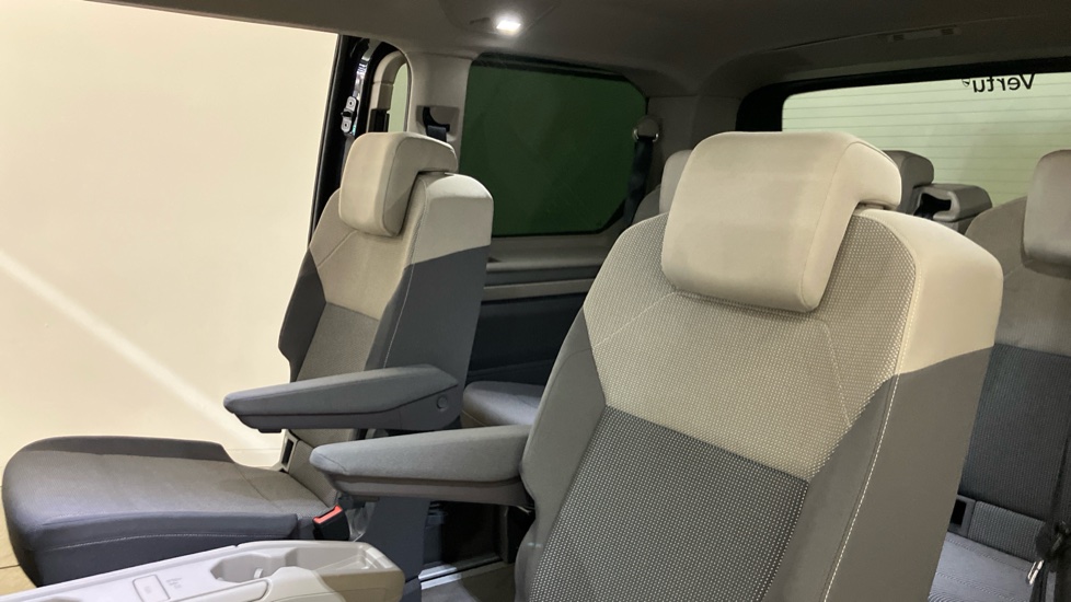 Volkswagen Multivan 2.0 TDI Life 5dr DSG Diesel Estate - Image 29