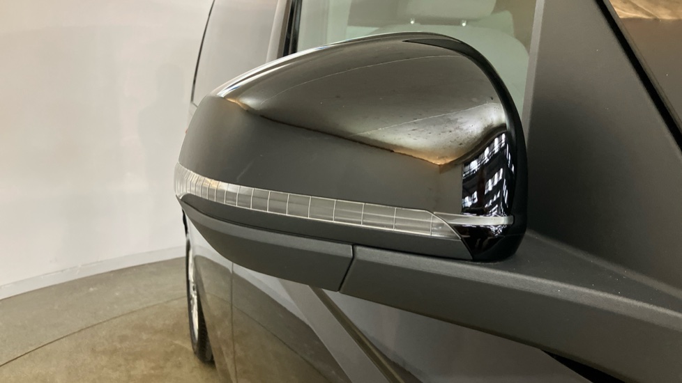 Volkswagen Multivan 2.0 TDI Life 5dr DSG Diesel Estate - Image 33