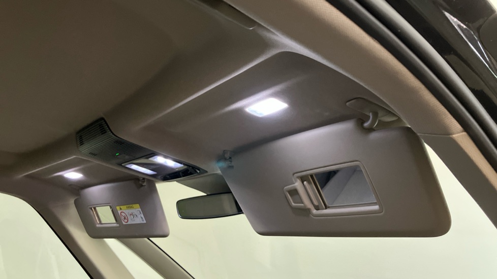 Volkswagen Multivan 2.0 TDI Life 5dr DSG Diesel Estate - Image 36