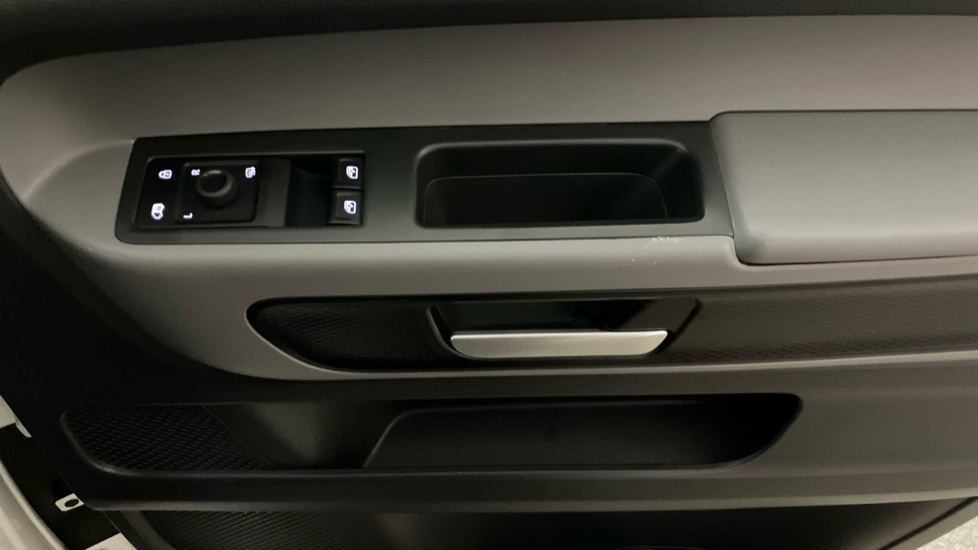 Volkswagen Id.Buzz Cargo 210kW Commerce 79kWh Auto - Image 19