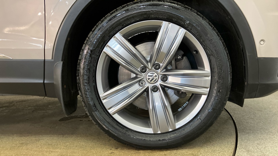 Volkswagen Tiguan 2.0 TSi 180 4Motion SEL 5dr DSG Petrol Estate - Image 5