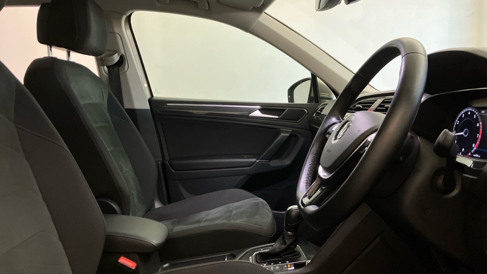 Volkswagen Tiguan 2.0 TSi 180 4Motion SEL 5dr DSG Petrol Estate - Image 15