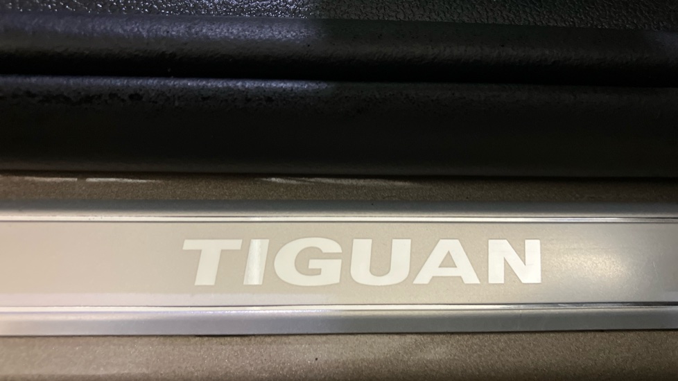 Volkswagen Tiguan 2.0 TSi 180 4Motion SEL 5dr DSG Petrol Estate - Image 23