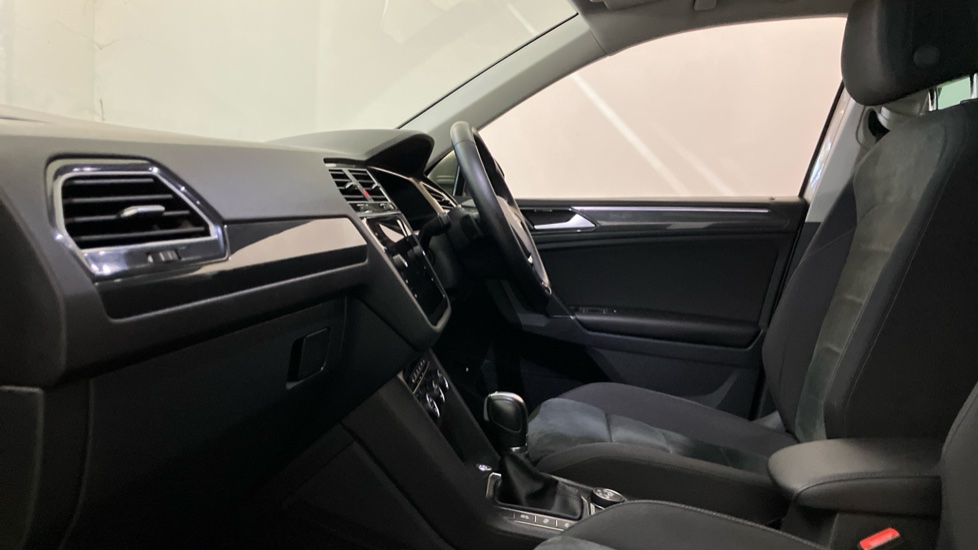Volkswagen Tiguan 2.0 TSi 180 4Motion SEL 5dr DSG Petrol Estate - Image 24