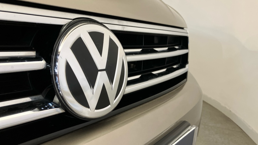 Volkswagen Tiguan 2.0 TSi 180 4Motion SEL 5dr DSG Petrol Estate - Image 35