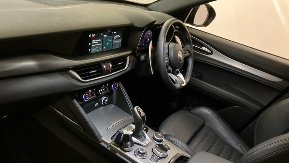 Alfa Romeo Stelvio 2.2 D 210 Sprint 5dr AWD Auto Diesel Estate - Image 2
