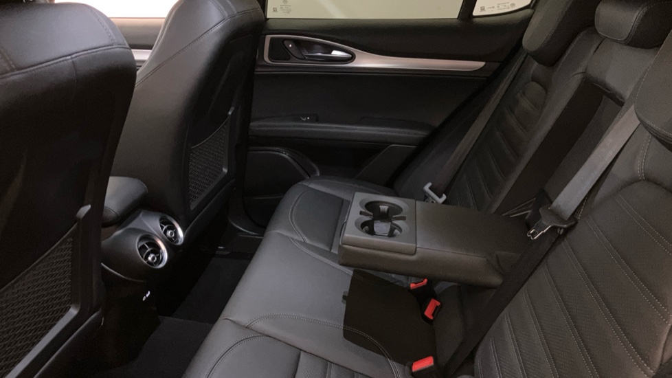 Alfa Romeo Stelvio 2.2 D 210 Sprint 5dr AWD Auto Diesel Estate - Image 25