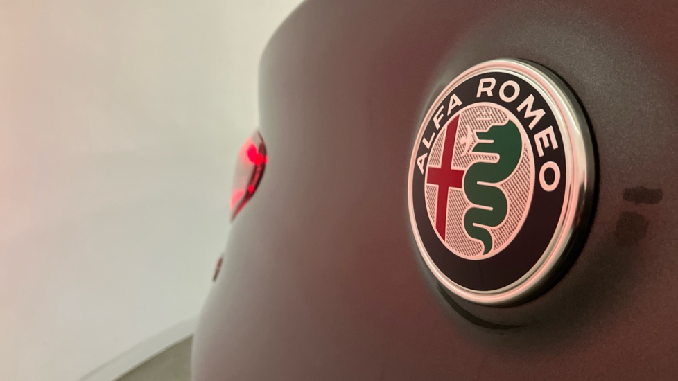 Alfa Romeo Stelvio 2.2 D 210 Sprint 5dr AWD Auto Diesel Estate - Image 27