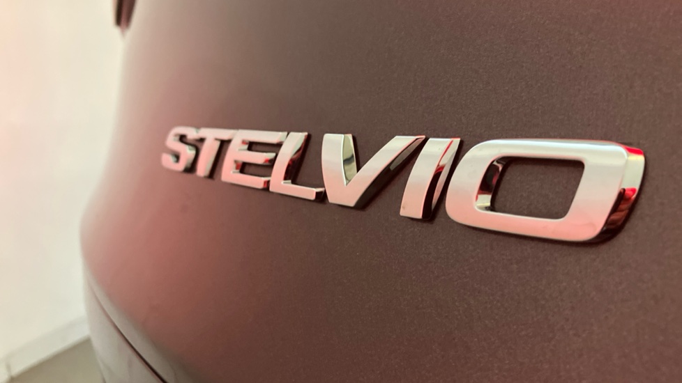 Alfa Romeo Stelvio 2.2 D 210 Sprint 5dr AWD Auto Diesel Estate - Image 28